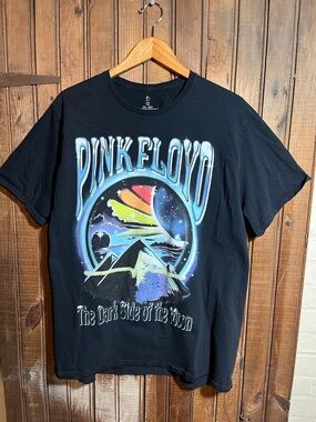 Pink Floyd Black 'The Dark Side of the Moon' Graphic Tee